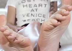 Footfetish trans babe gushes us will not hear of ache feet